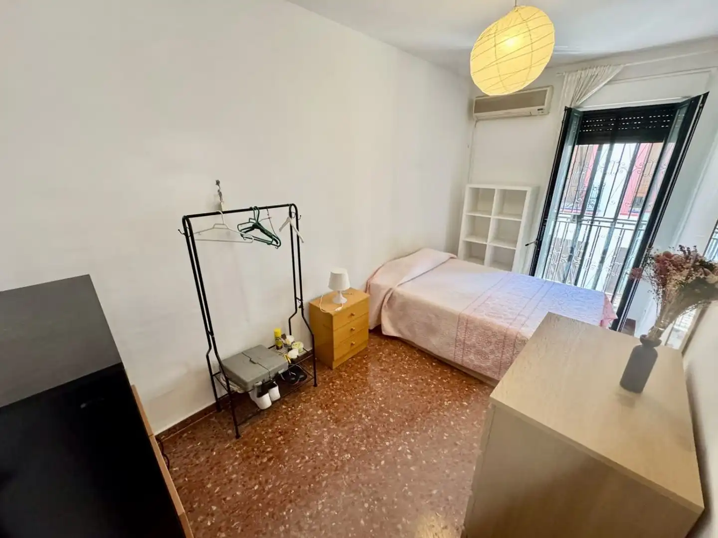 Habitación de Piso de alquiler en Sevilla con Aire acondicionado y Balcón