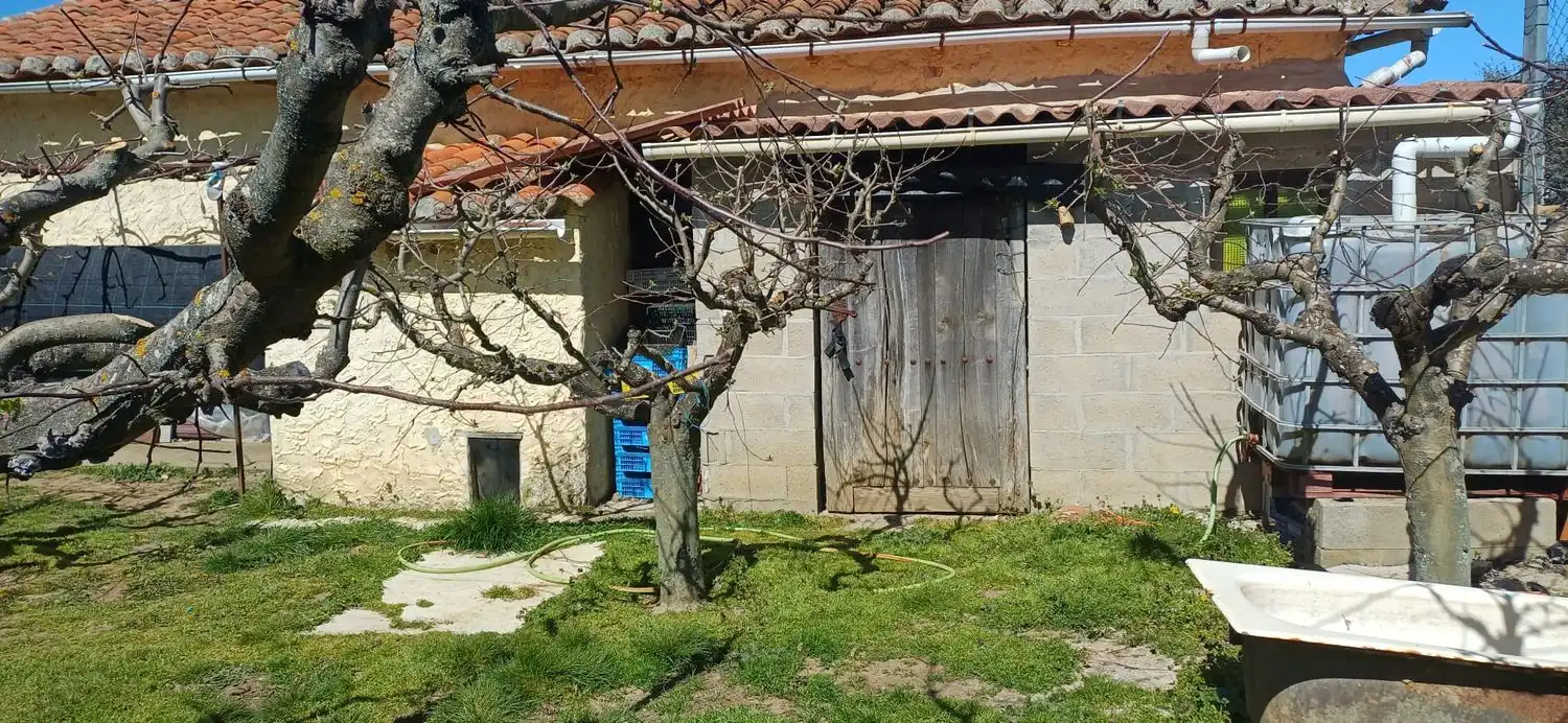 Vista exterior de Casa o xalet en venda en Valderrey amb Calefacció, Terrassa i Traster