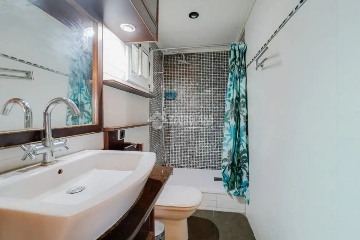 Bathroom of Flat for sale in Rubí