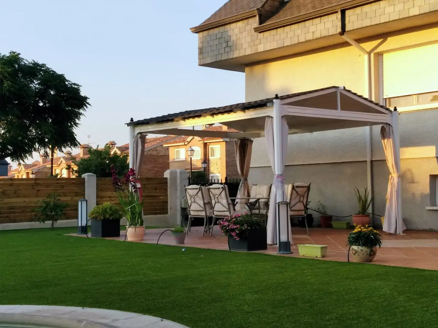 Terrassa de Casa o xalet en venda en Serranillos del Valle amb Aire condicionat, Calefacció i Jardí privat