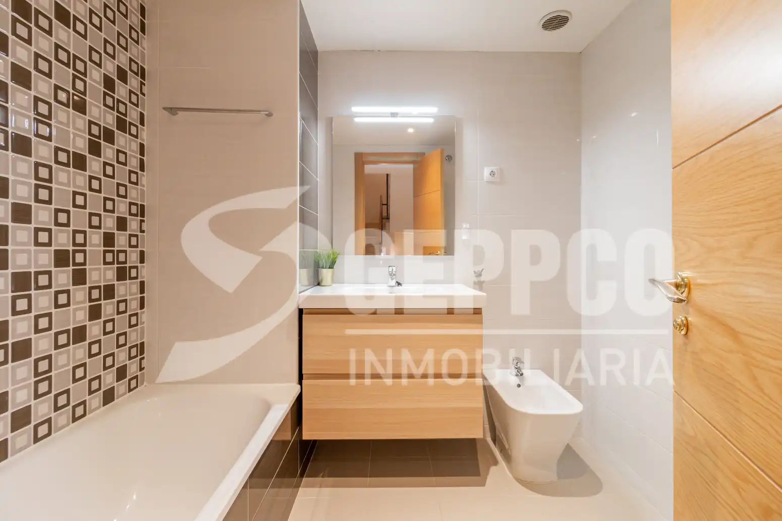 Baño de Casa adosada en venta en Alcalá de Henares con Calefacción, Terraza y Piscina comunitaria