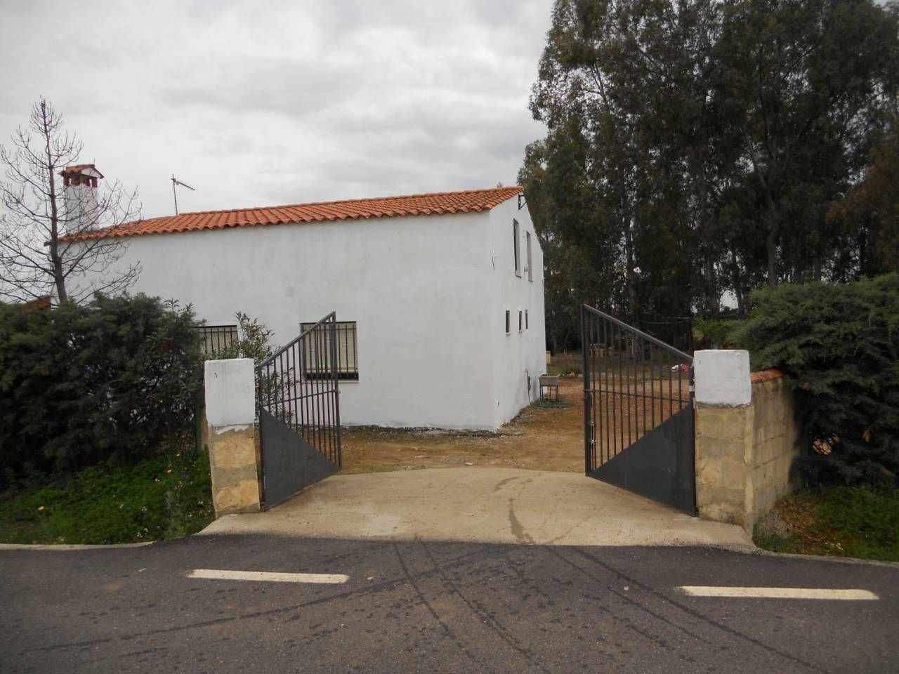 Exterior view of House or chalet for sale in Casas de Don Pedro