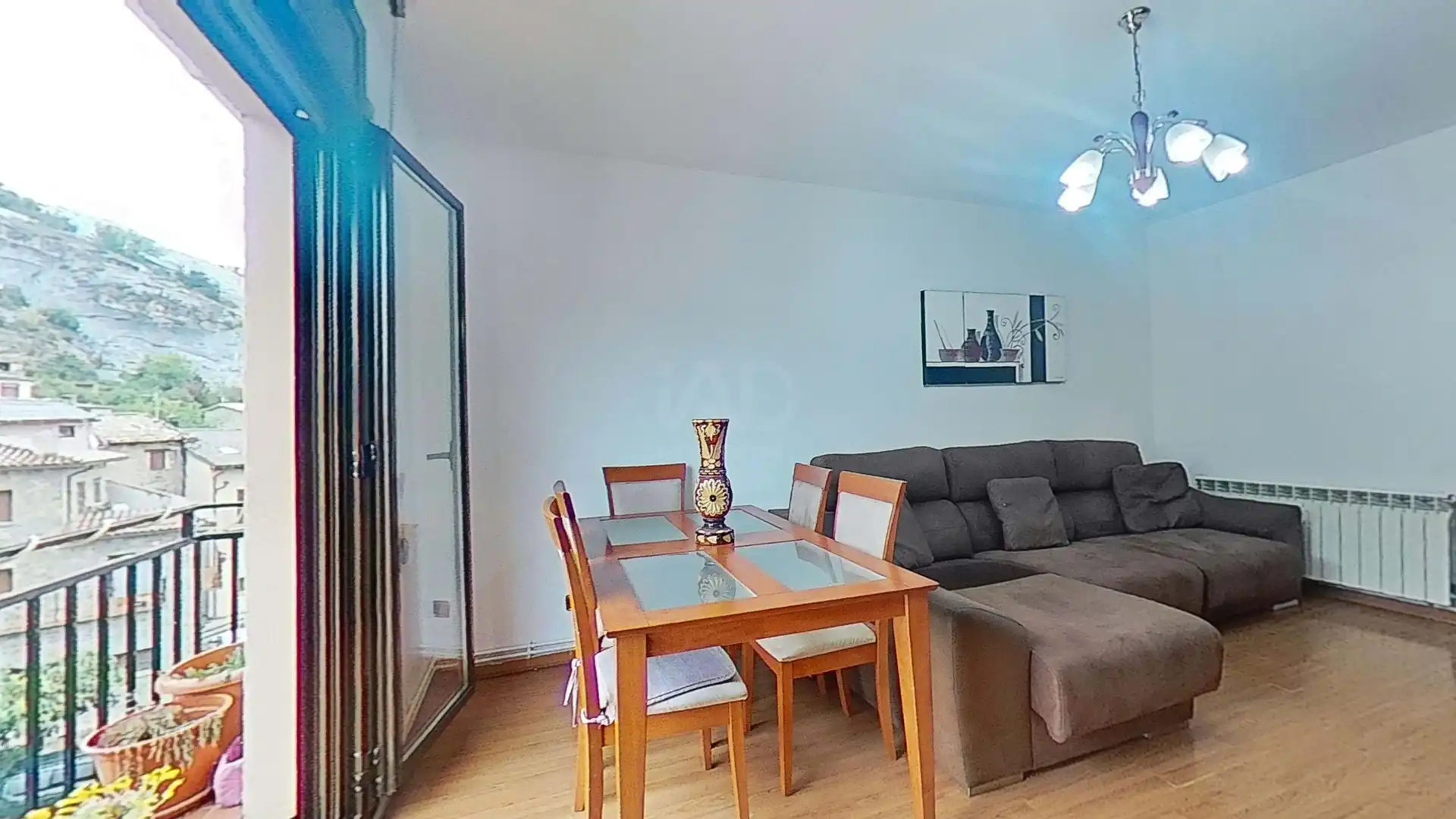 Wohnzimmer von Wohnung zum Verkauf in Arén mit Heizung