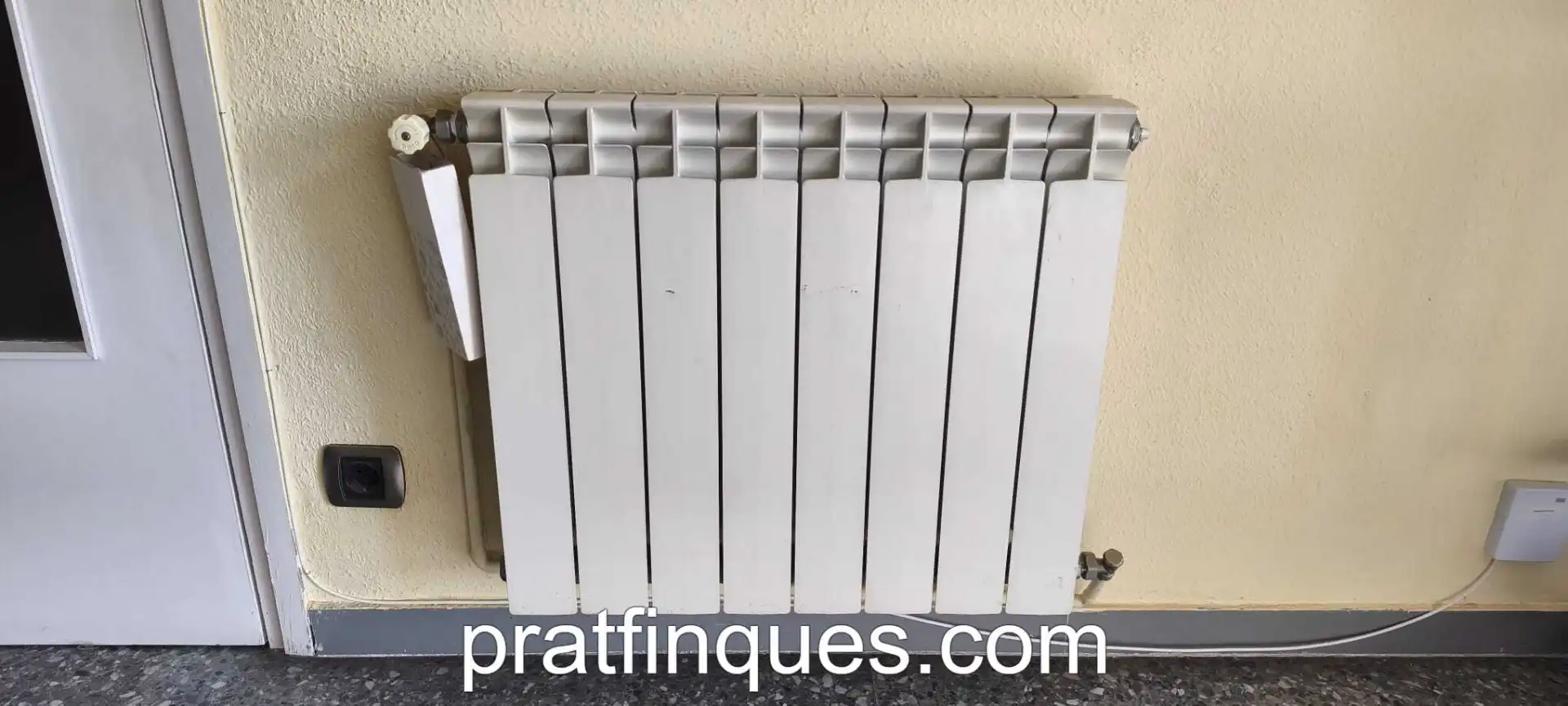 Außenansicht von Wohnung zum Verkauf in El Prat de Llobregat mit Klimaanlage, Heizung und Ofen