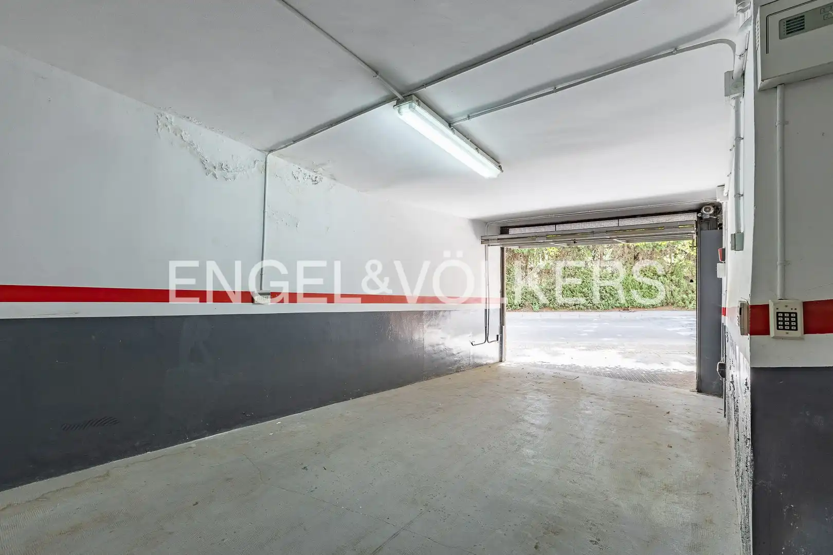 Parking de Casa o chalet en venta en Sant Cugat del Vallès con Aire acondicionado, Calefacción y Jardín privado