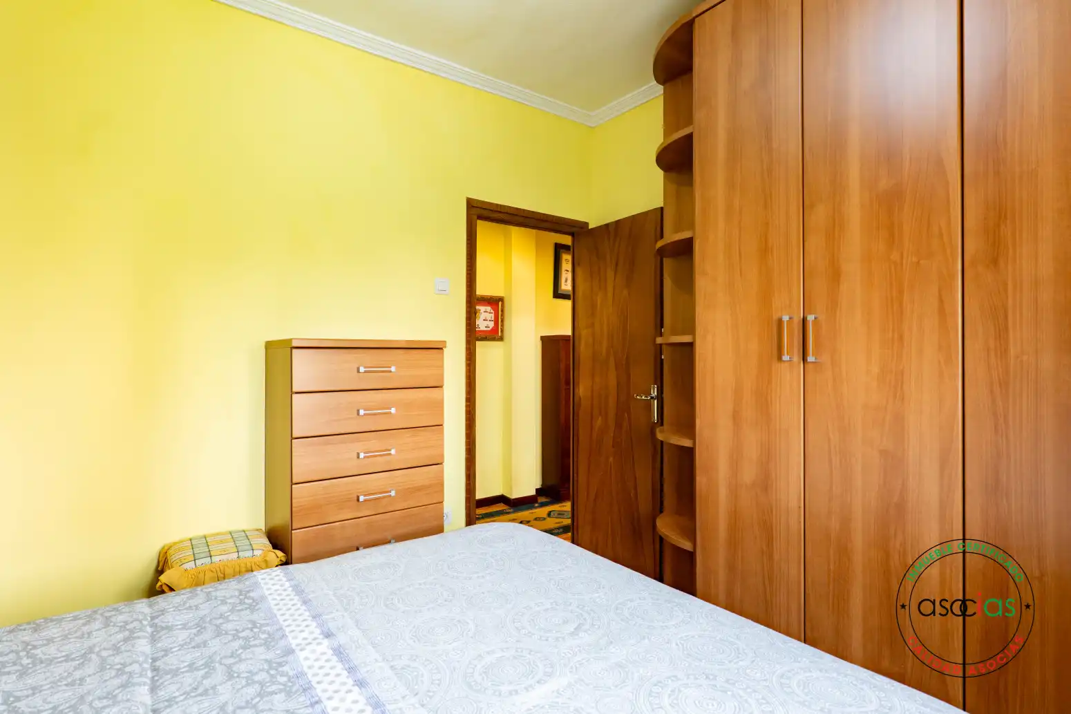 Dormitori de Pis en venda en Gijón  amb Calefacció, Parquet i Terrassa