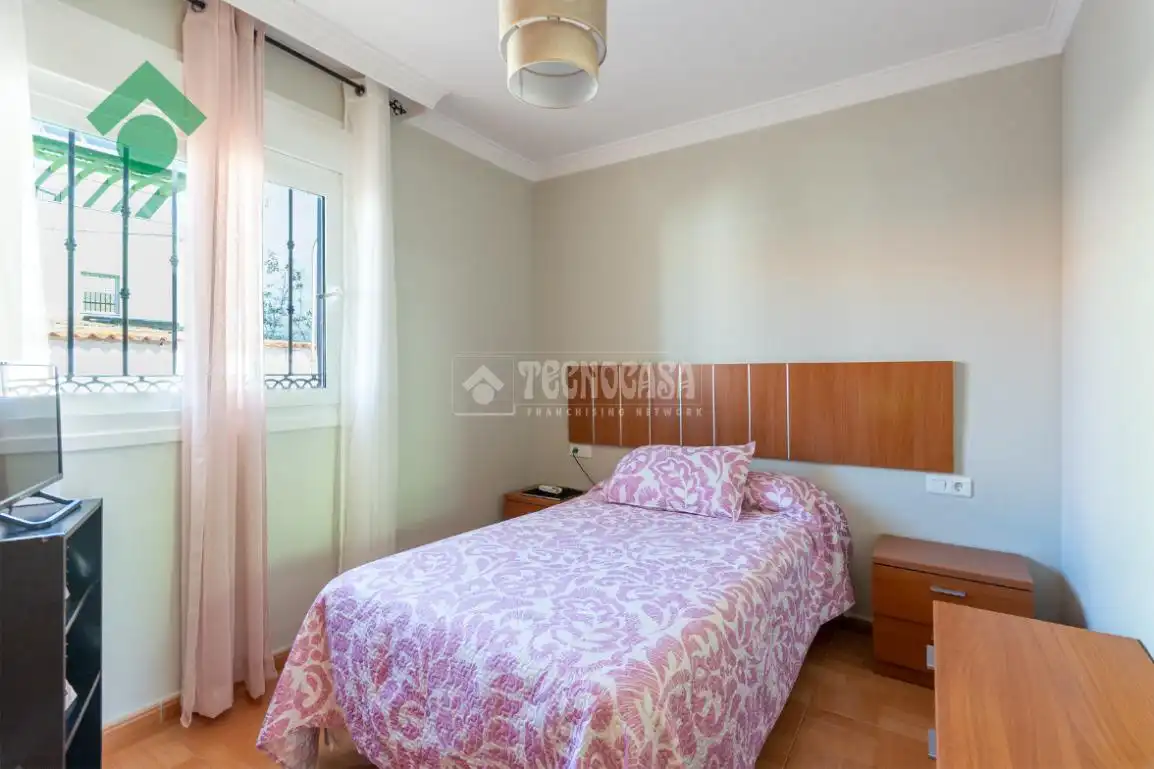 Dormitori de Casa adosada en venda en Vélez-Málaga amb Terrassa i Balcó