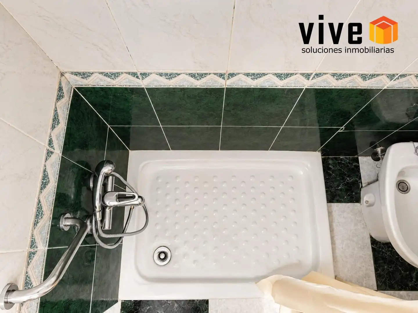 Bany de Pis en venda en Sevilla amb Aire condicionat, Calefacció i Terrassa