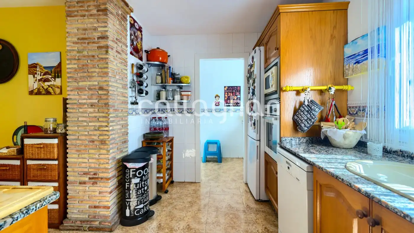 Cocina de Casa o chalet en venta en Paterna con Aire acondicionado, Calefacción y Jardín privado