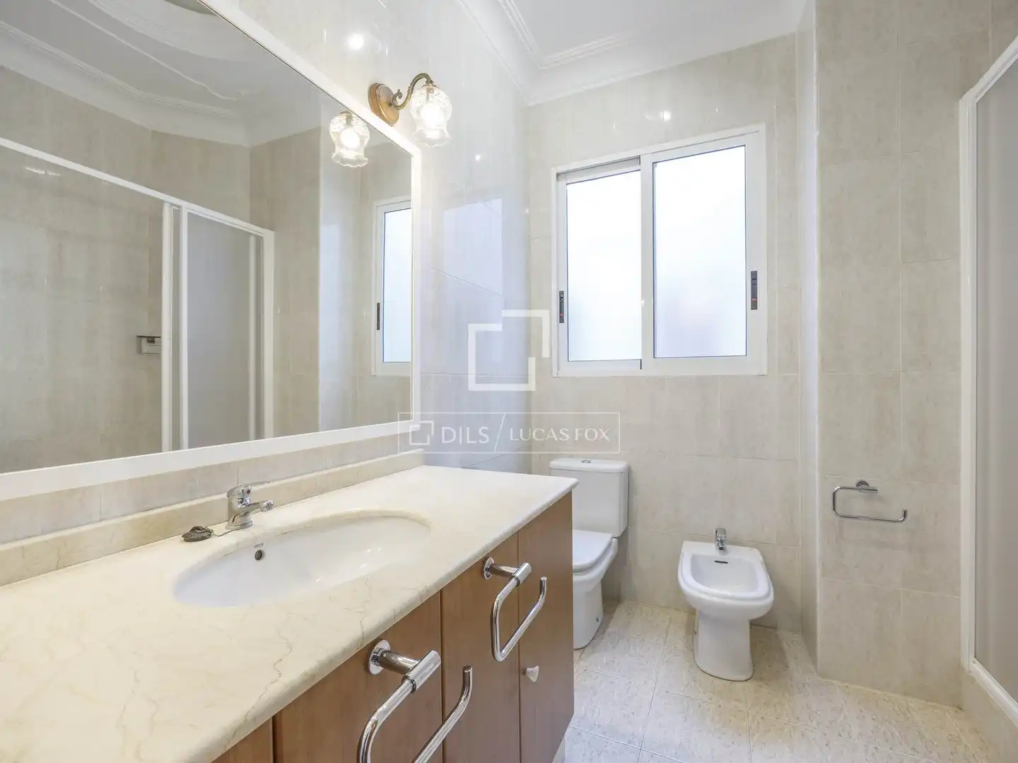 Bathroom of Flat for rent in Valencia  with Air Conditioner, Heating and Balcony