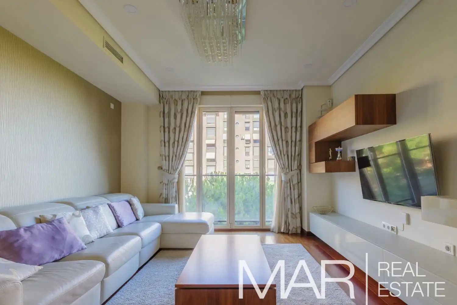 Flat for sale in Calle Nogales, Acacias