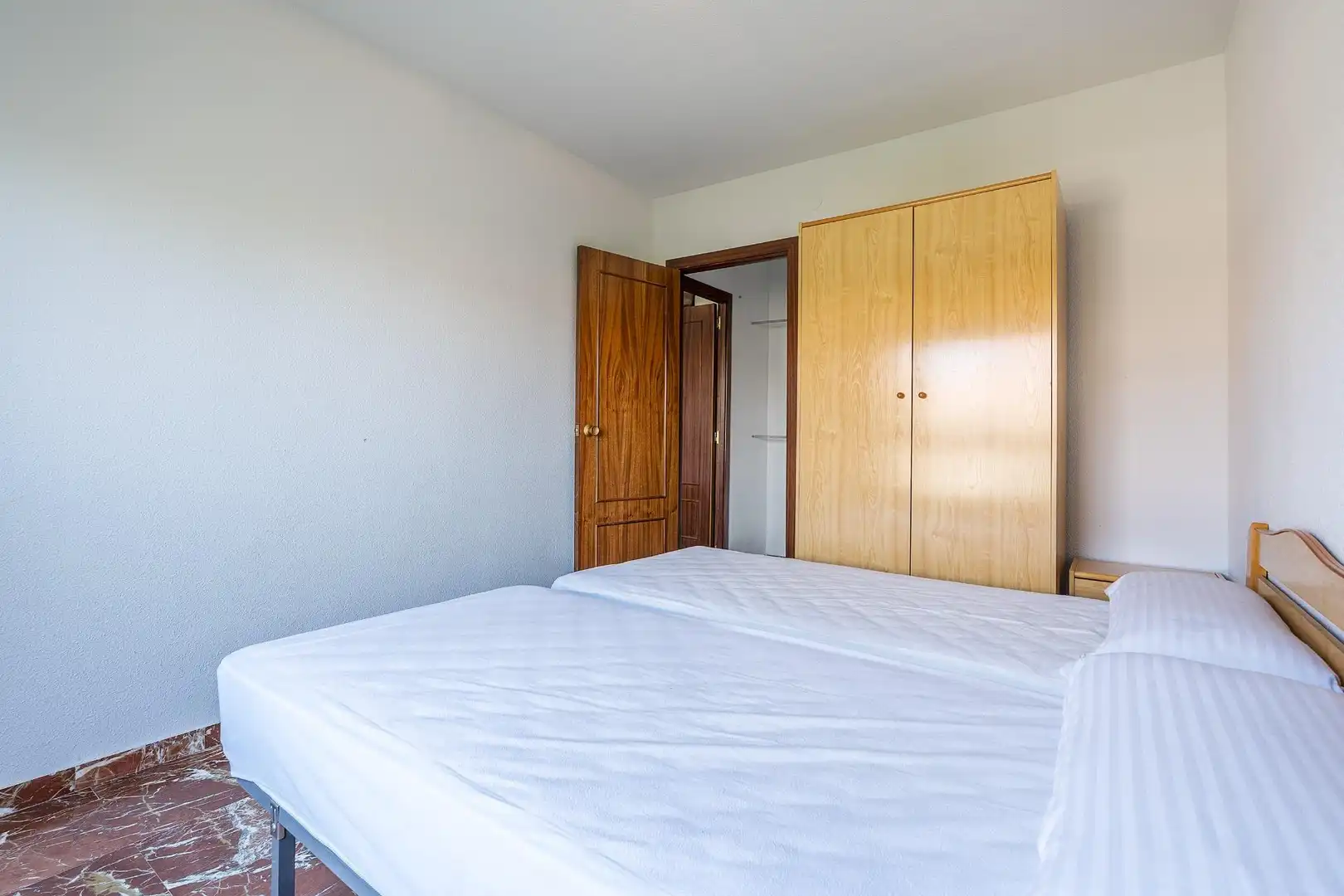 Dormitori de Pis en venda en Granada amb Aire condicionat i Calefacció