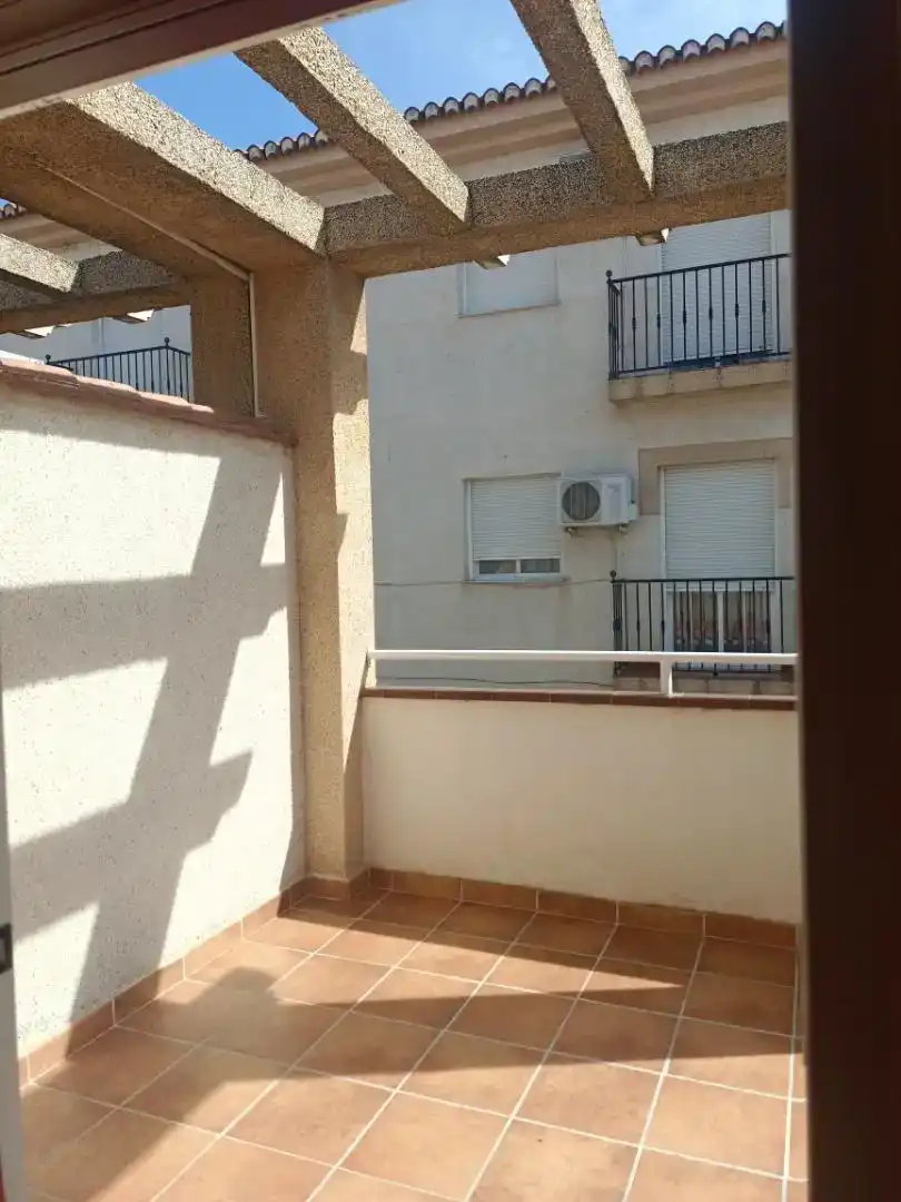 Terrassa de Casa adosada en venda en Fuente Vaqueros amb Aire condicionat i Balcó