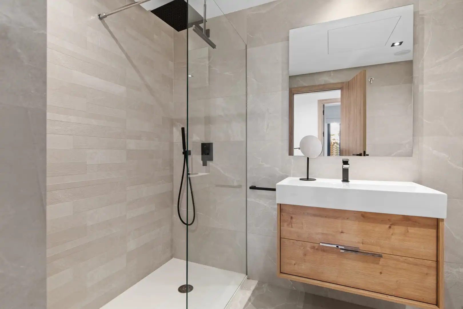 Baño de Apartamento en venta en Istán con Aire acondicionado, Terraza y Piscina