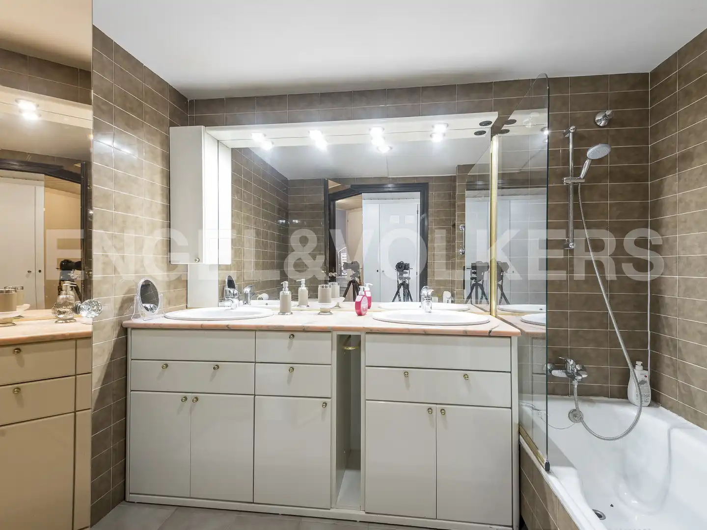 Bathroom of Flat for rent in Barcelona  with Air Conditioner, Heating and Parquet flooring