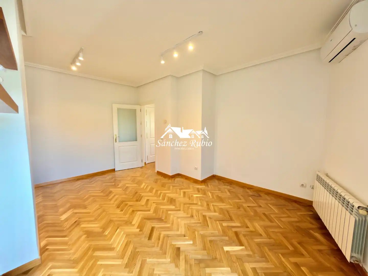 Exterior view of Attic for rent in Las Rozas de Madrid  with Air Conditioner, Heating and Parquet flooring