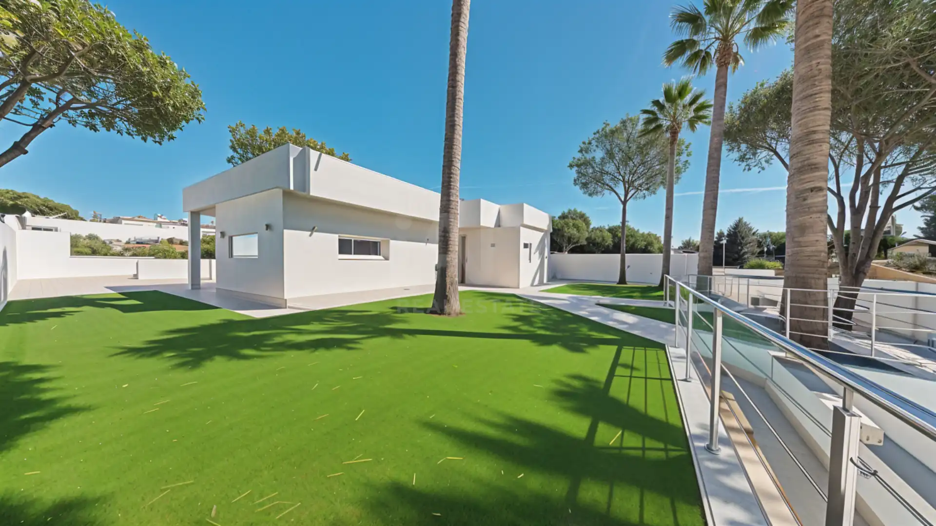 Vista exterior de Casa o xalet en venda en Chiclana de la Frontera amb Aire condicionat, Terrassa i Piscina