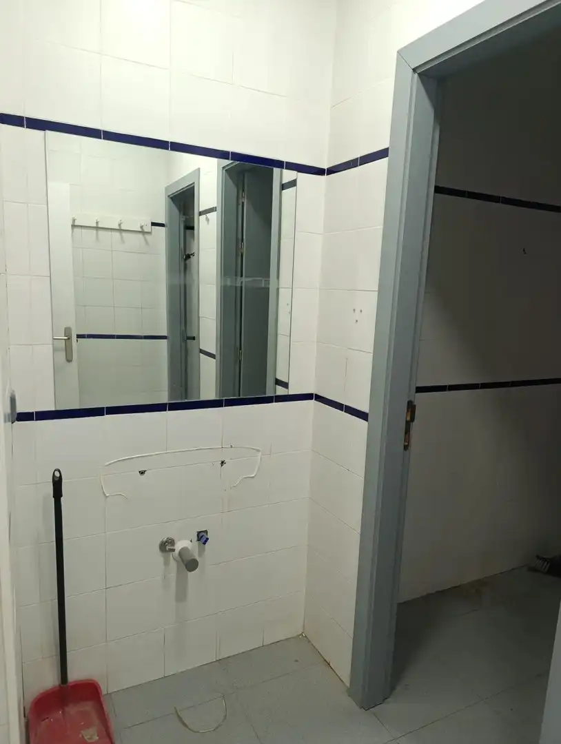 Badezimmer von Geschaftsraum zur Miete in Valdepeñas