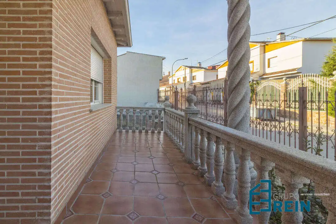 Chalet con jardín en venta en LARGO CABALLERO 1, imagen 4