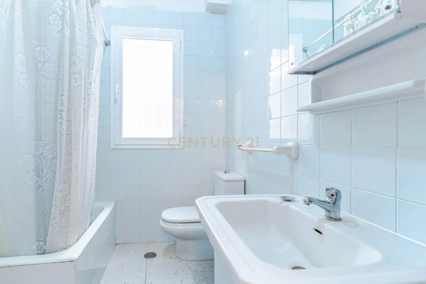 Badezimmer von Wohnung zum Verkauf in Granada