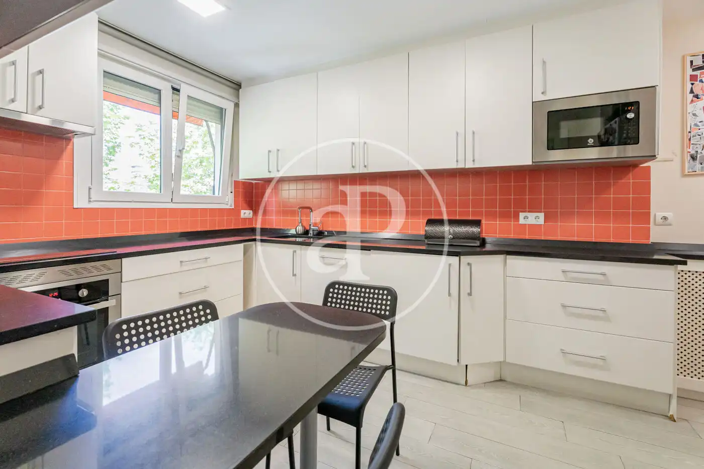 Küche von Wohnung zum Verkauf in Madrid mit Klimaanlage, Heizung und Privatgarten