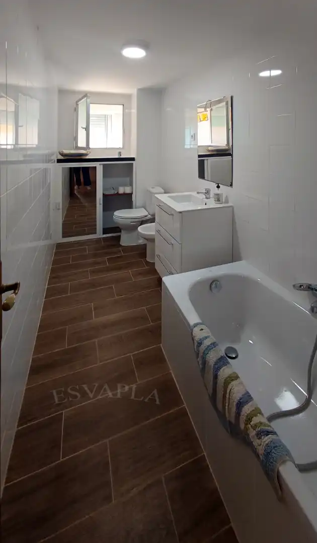 Baño de Piso en venta en Alicante / Alacant con Aire acondicionado, Amueblado y Horno