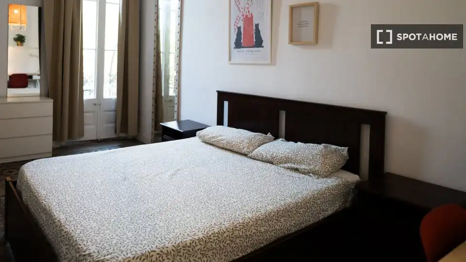 Bedroom of Flat for share in Barcelona  with Air Conditioner, Heating and Furnished