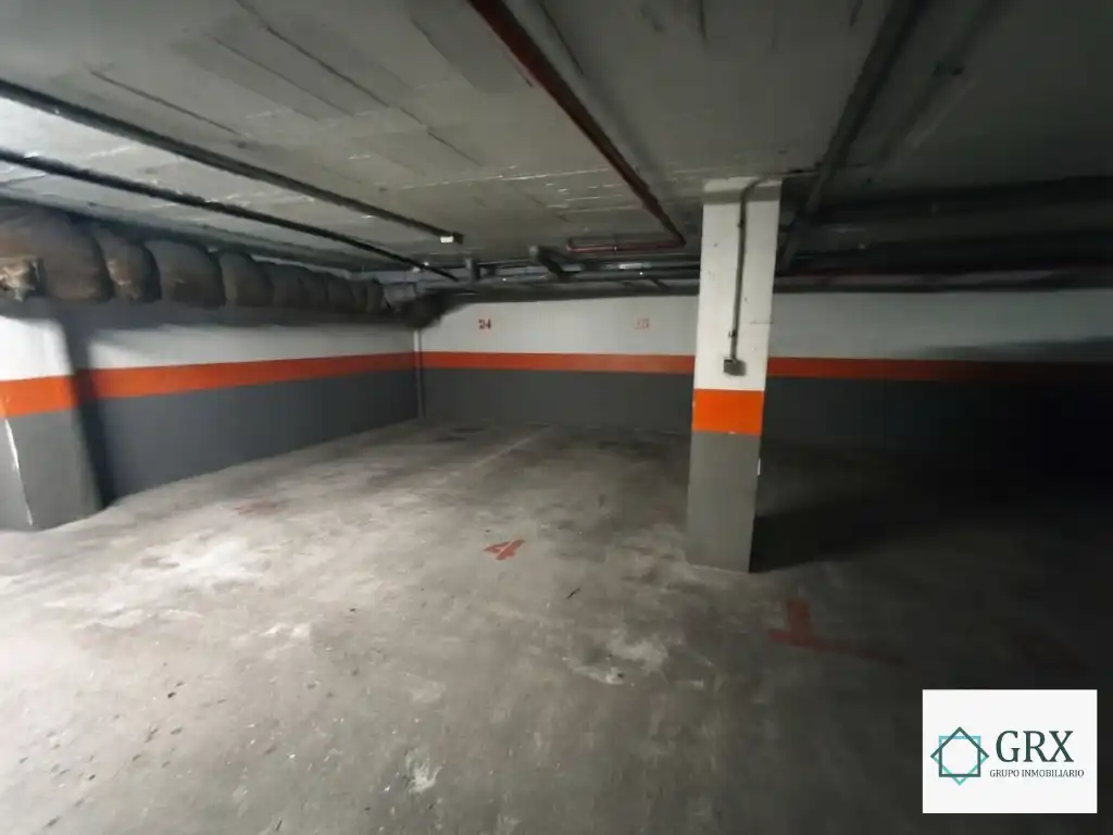 Parking of Flat for rent in Granada  with Air Conditioner, Heating and Storage room