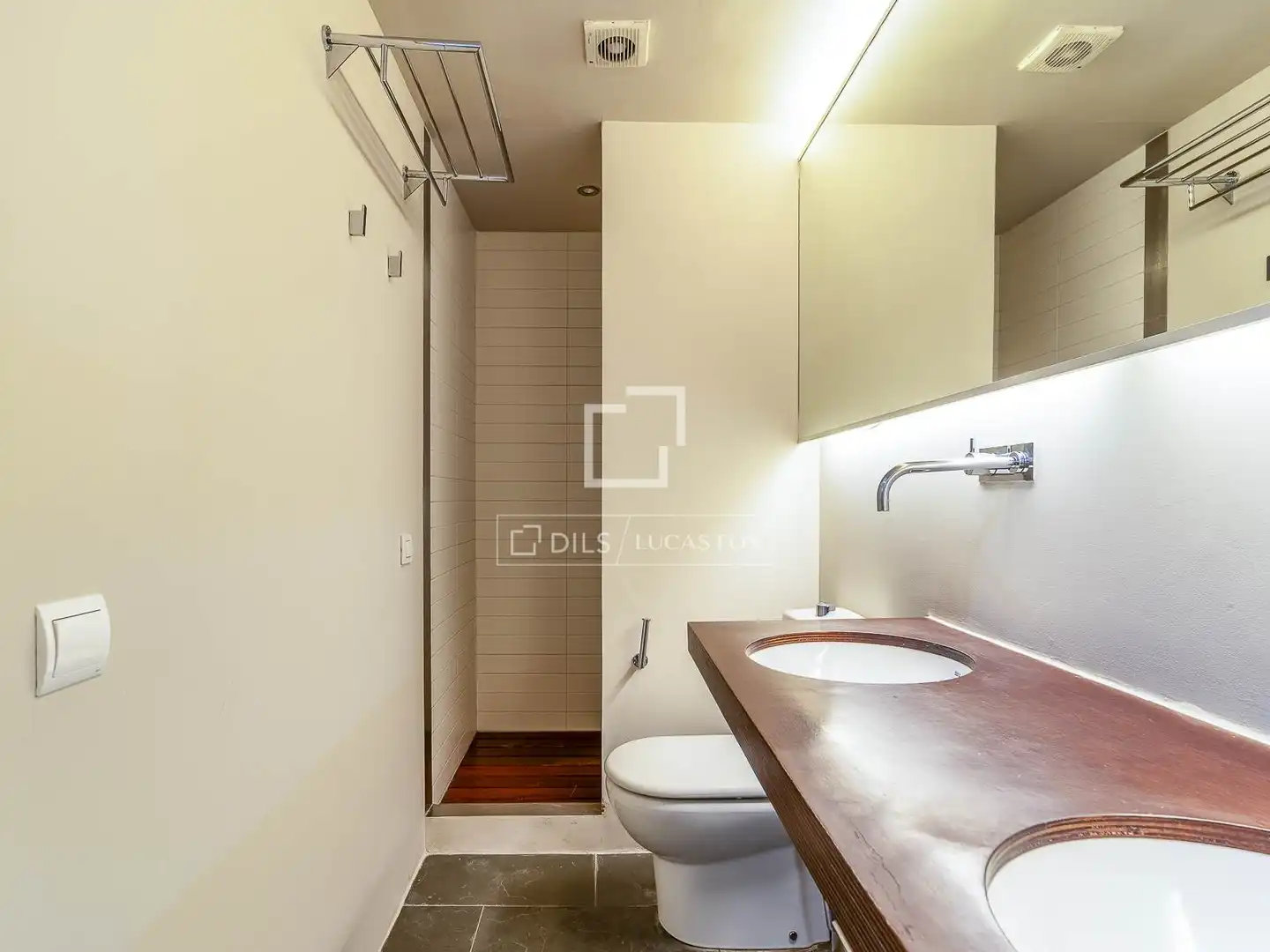 Bathroom of Attic for sale in Barcelona  with Air Conditioner, Parquet flooring and Terrace