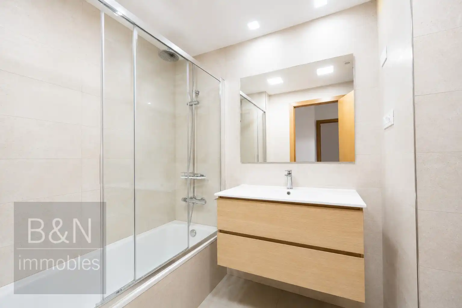 Badezimmer von Wohnung zum Verkauf in Terrassa mit Klimaanlage, Heizung und Balkon