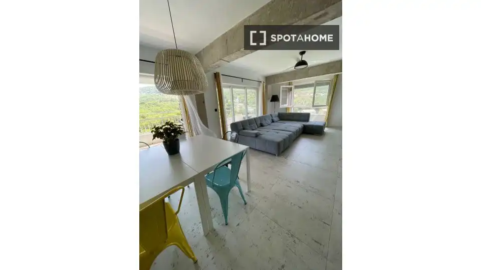 Exterior view of Flat for rent in Gilet  with Air Conditioner, Heating and Furnished