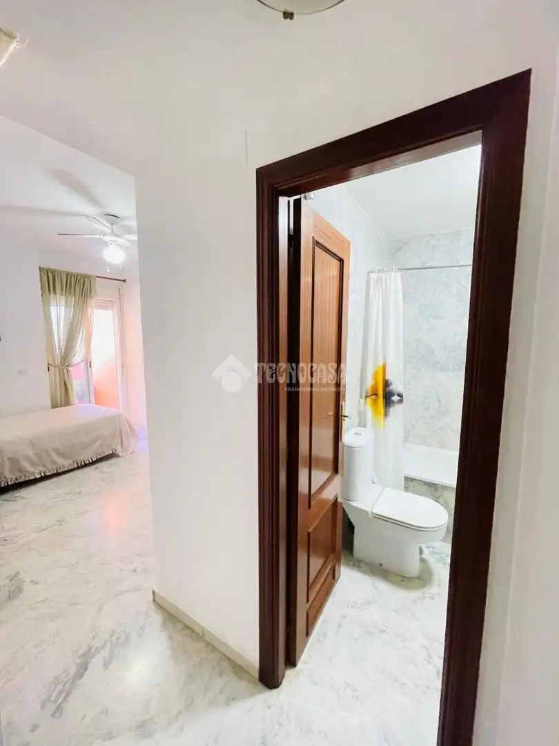 Bathroom of Flat for sale in Mijas  with Air Conditioner and Balcony