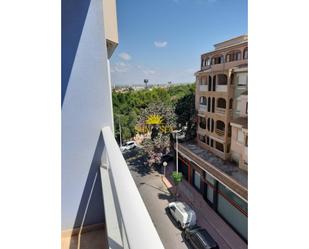Vista exterior de Apartament de lloguer en Torrevieja amb Balcó