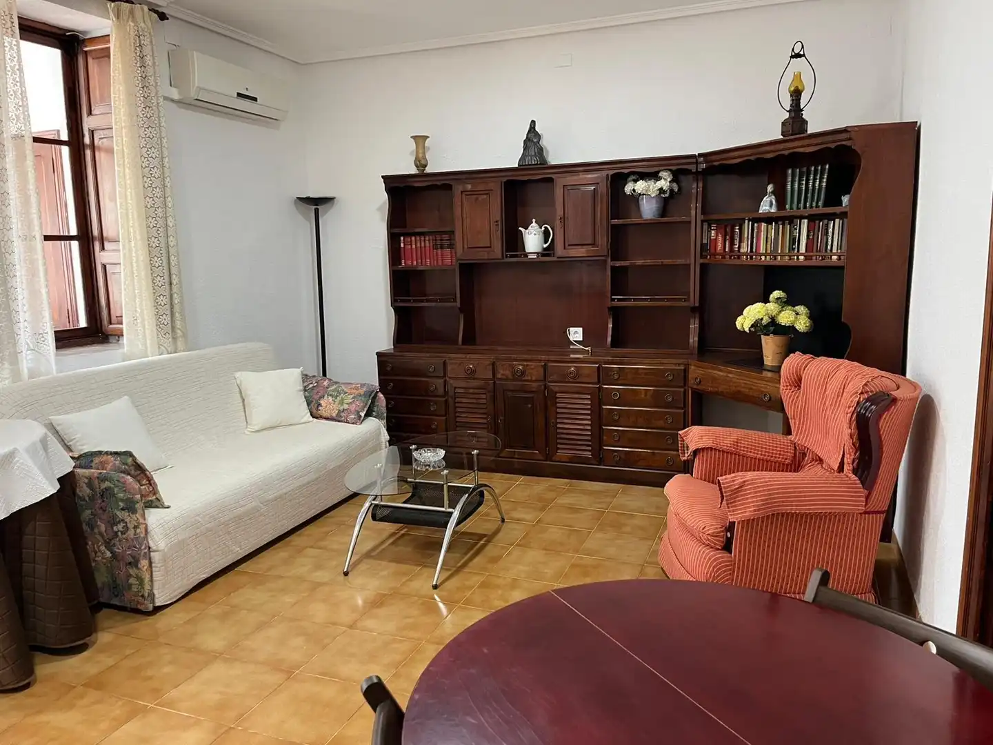 Sala d'estar de Pis de lloguer en Valencia amb Aire condicionat, Moblat i Balcó