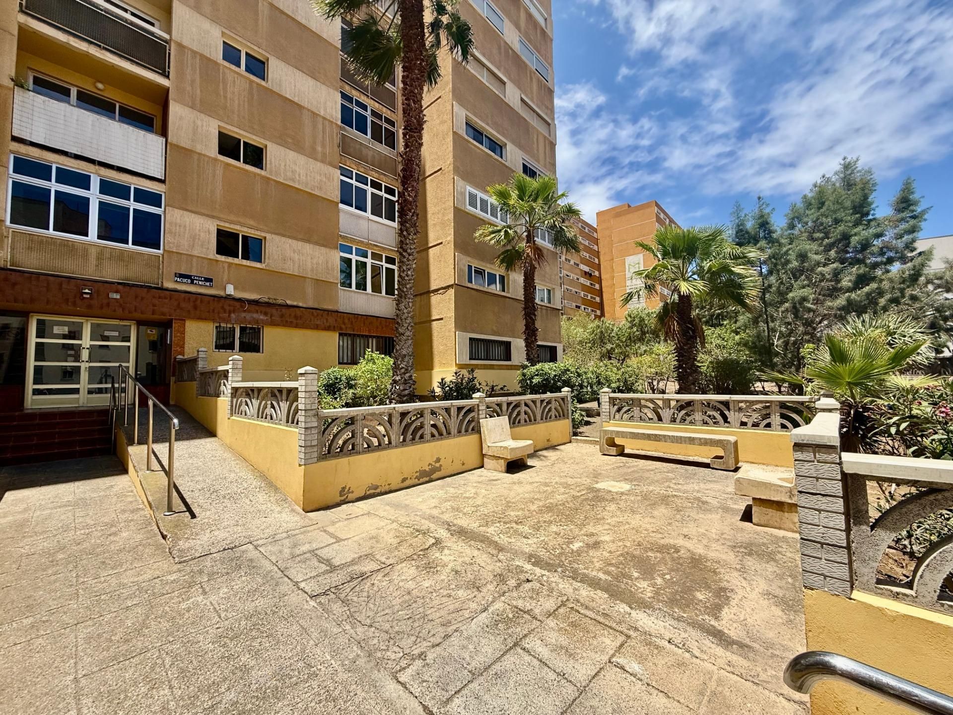 Vista exterior de Pis en venda en Las Palmas de Gran Canaria amb Balcó