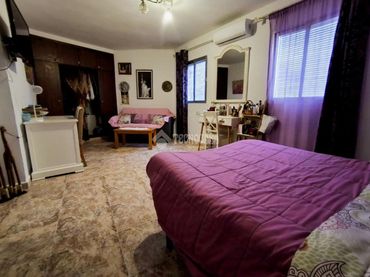 Casa aparellada amb balcó en venda a Zona de la Vega