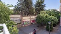 Vista exterior de Pis en venda en  Granada Capital amb Calefacció i Balcó