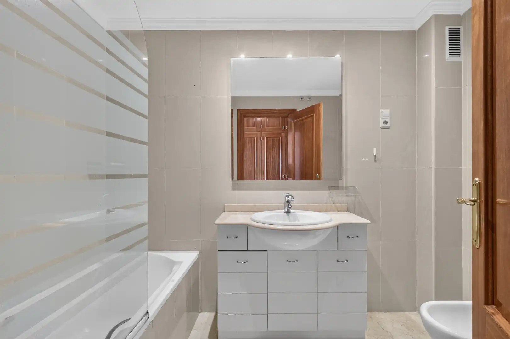Bathroom of Flat for sale in Mijas  with Air Conditioner, Terrace and Storage room