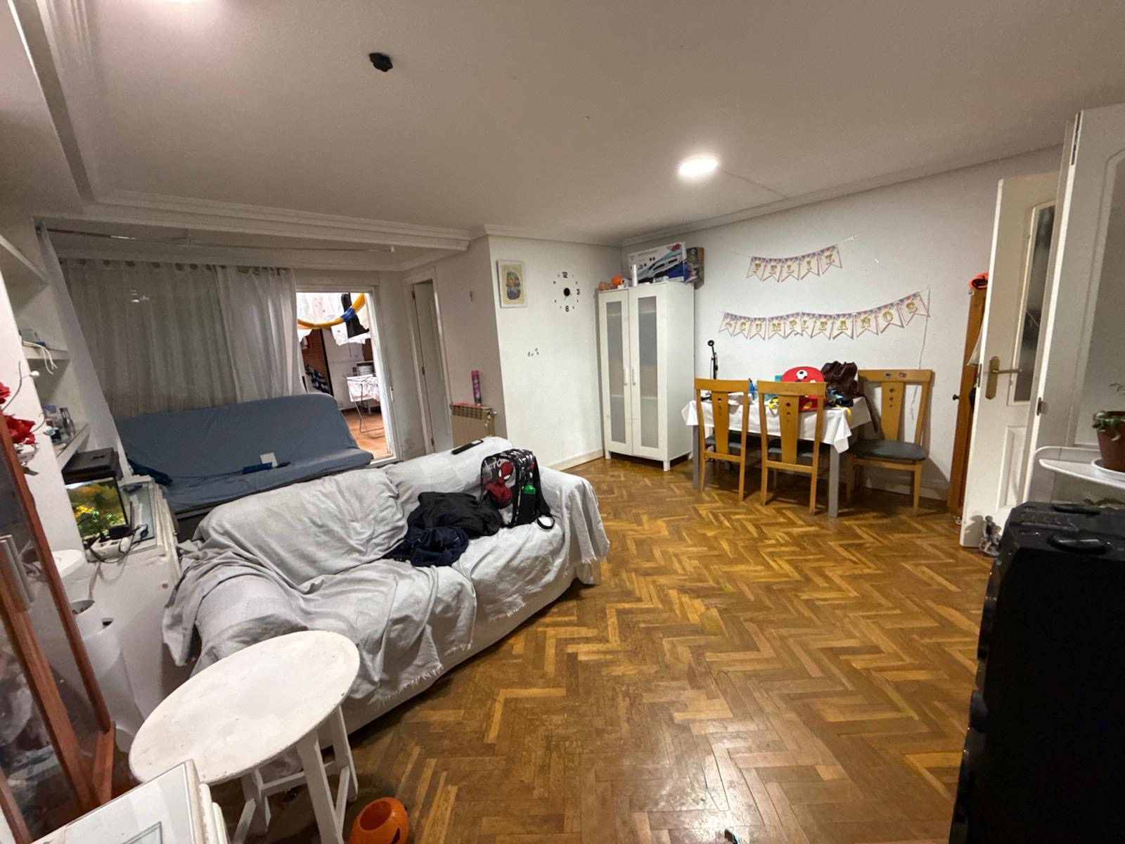 Living room of Single-family semi-detached for sale in  Madrid Capital  with Air Conditioner, Heating and Private garden