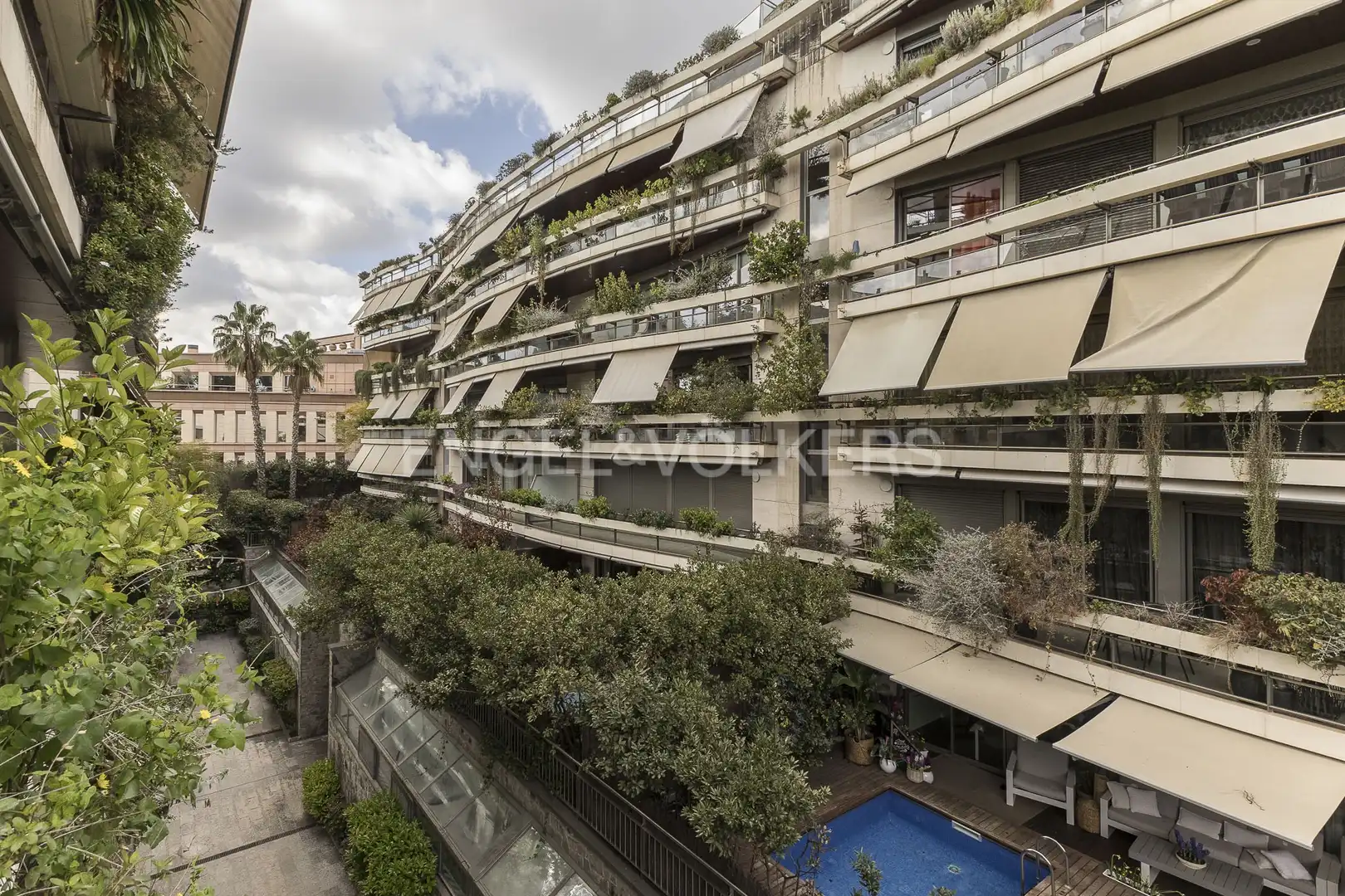 Vista exterior de Pis en venda en Barcelona amb Calefacció, Parquet i Terrassa