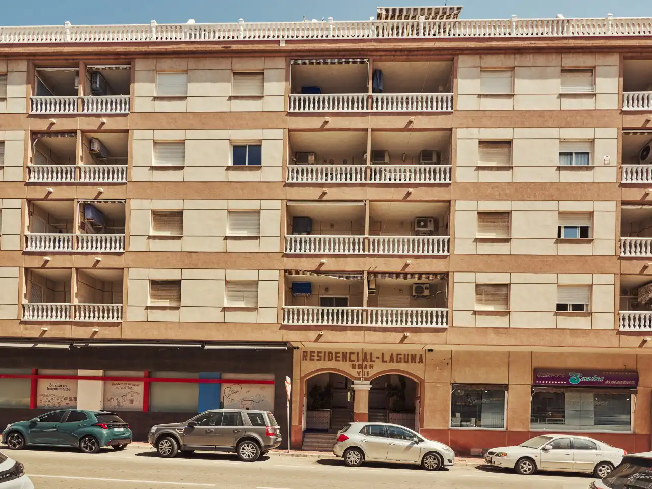 Außenansicht von Wohnungen zum Verkauf in Torrevieja mit Klimaanlage, Heizung und Terrasse