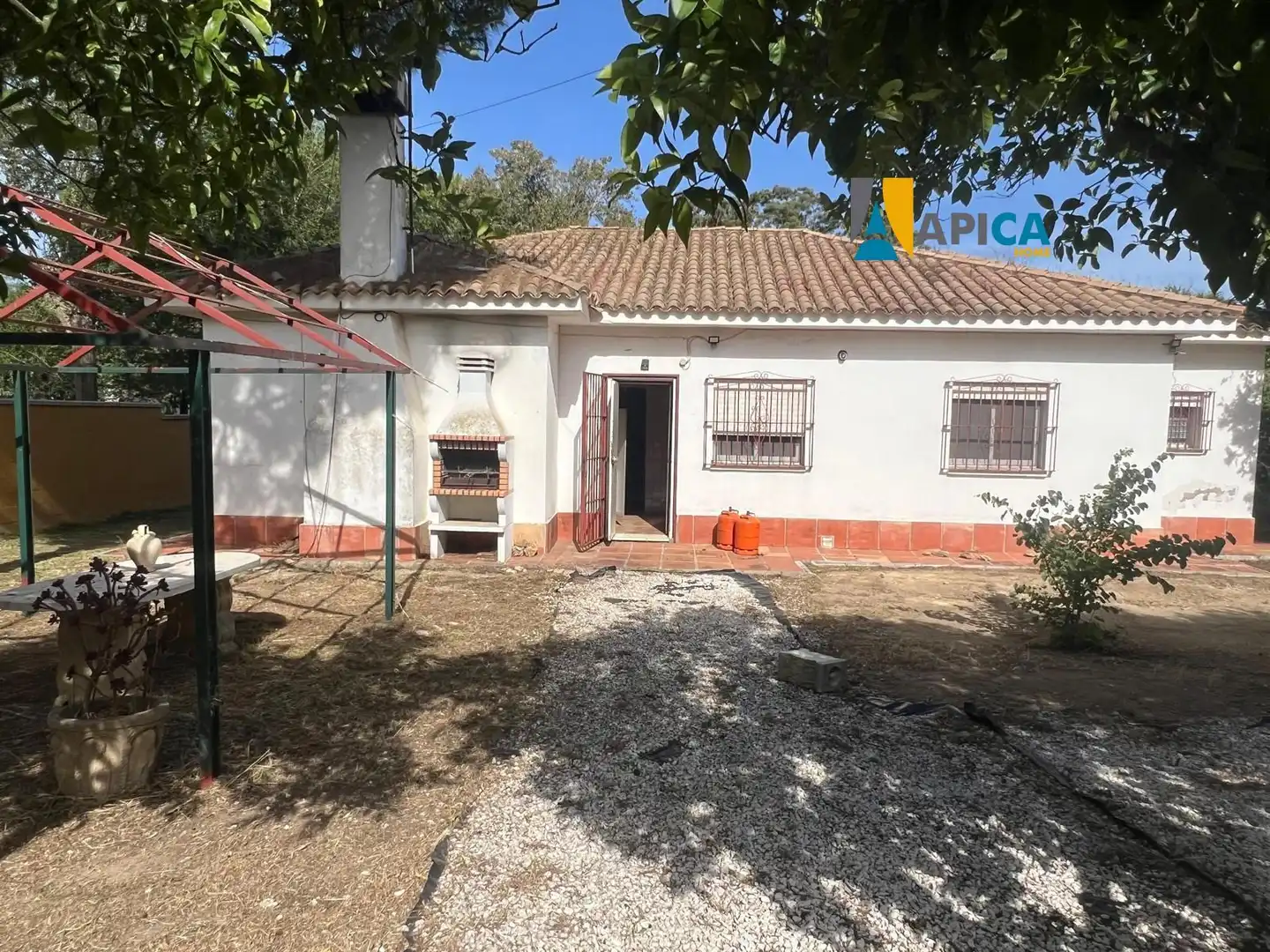Vista exterior de Casa o xalet en venda en Conil de la Frontera amb Terrassa, Traster i Piscina