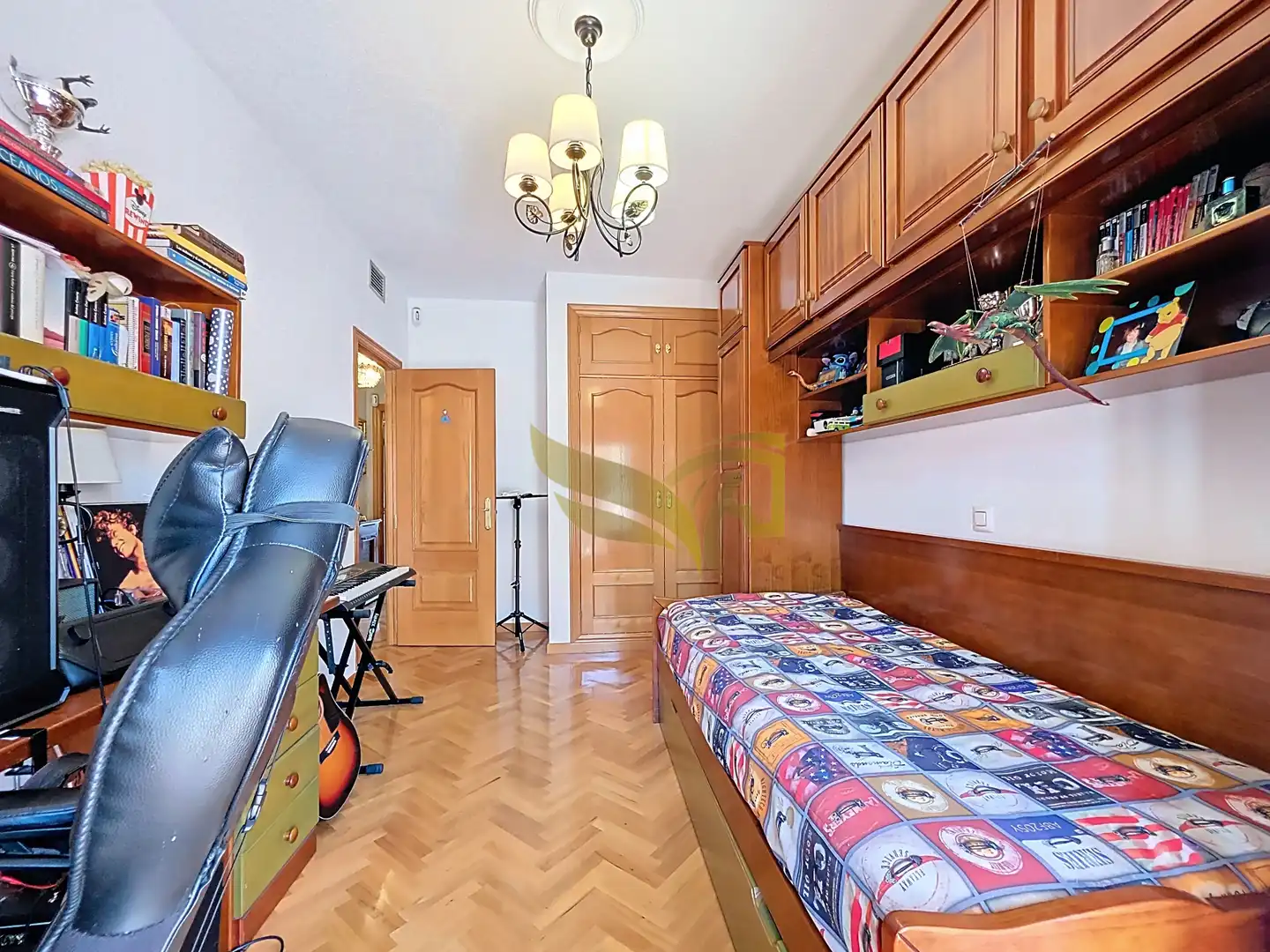 Habitación de Casa adosada en venta en Aranjuez con Aire acondicionado, Calefacción y Jardín privado