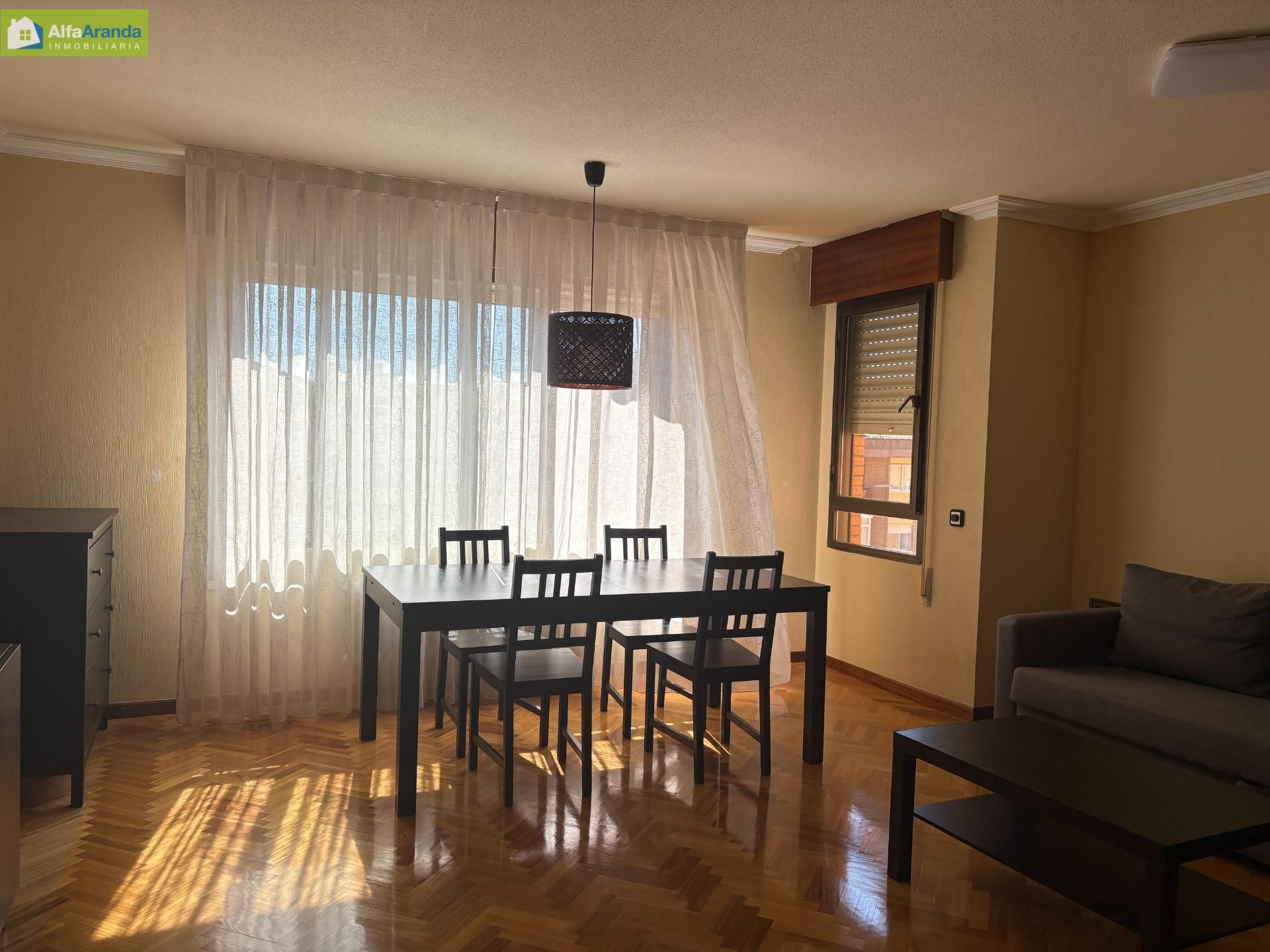 Comedor de Piso de alquiler en Aranda de Duero con Calefacción, Terraza y Trastero