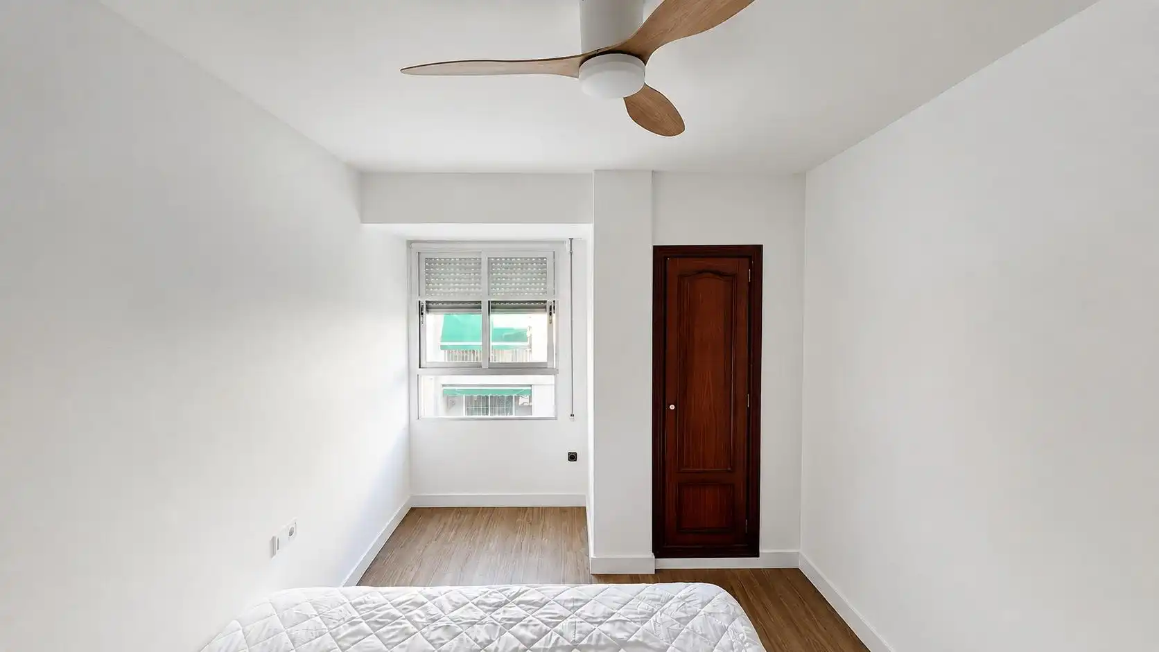 Bedroom of Flat for rent in Valencia  with Air Conditioner, Furnished and Balcony