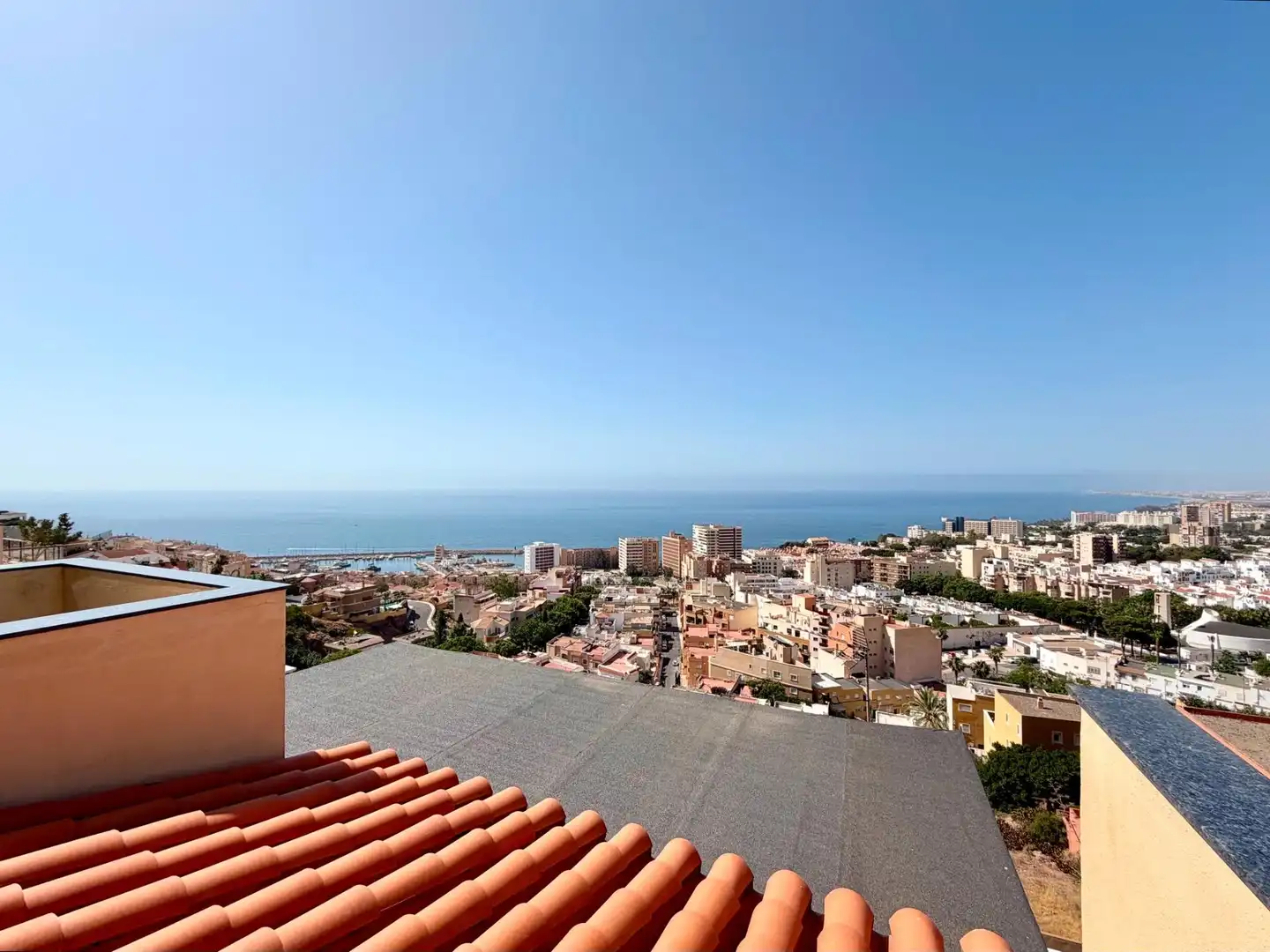Vista exterior de Casa adosada de alquiler en Roquetas de Mar con Aire acondicionado, Calefacción y Terraza