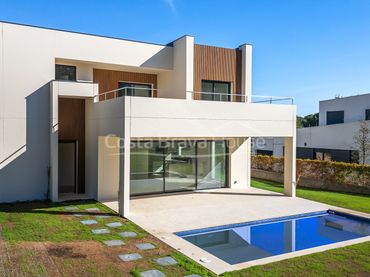Casa amb piscina en venda a Passatge de Teresa Ferrer i Serras