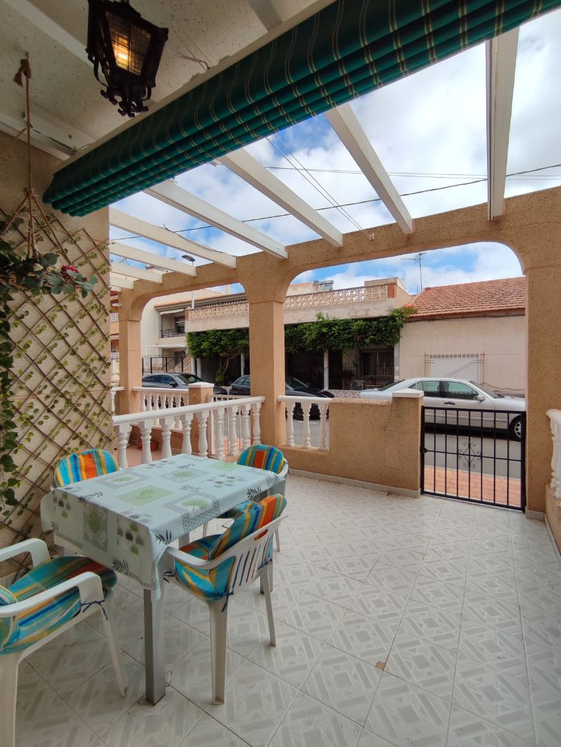 Terrassa de Casa adosada en venda en San Pedro del Pinatar amb Aire condicionat, Jardí privat i Moblat