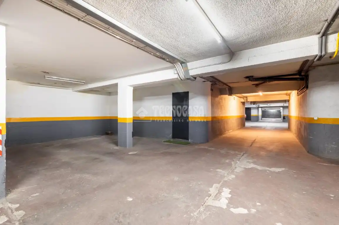 Parking de Casa adosada en venta en Las Rozas de Madrid con Aire acondicionado, Calefacción y Terraza