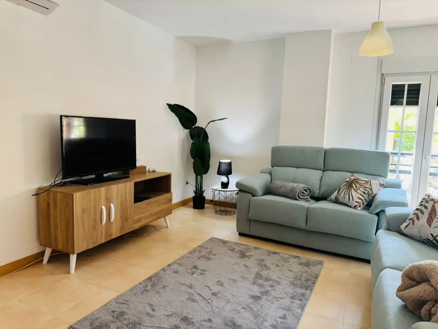 Living room of Duplexes for rent in Sevilla la Nueva  with Air Conditioner, Heating and Storage room